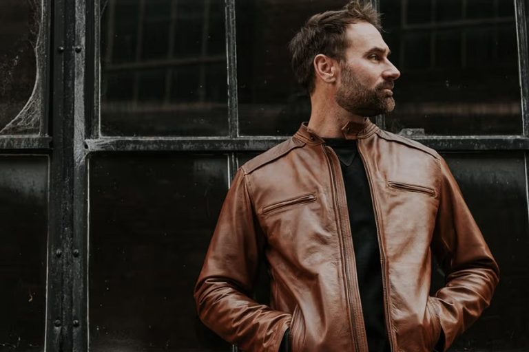 کاپشن چرمی قهوه ای مردانه برای شب یلدا
