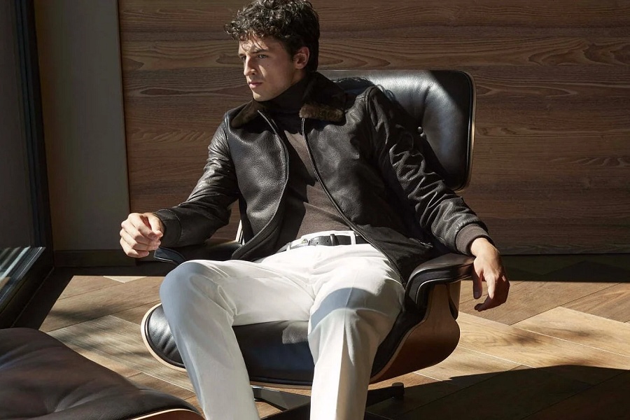 کاپشن چرمی مشکی لباس مناسب شب یلدا