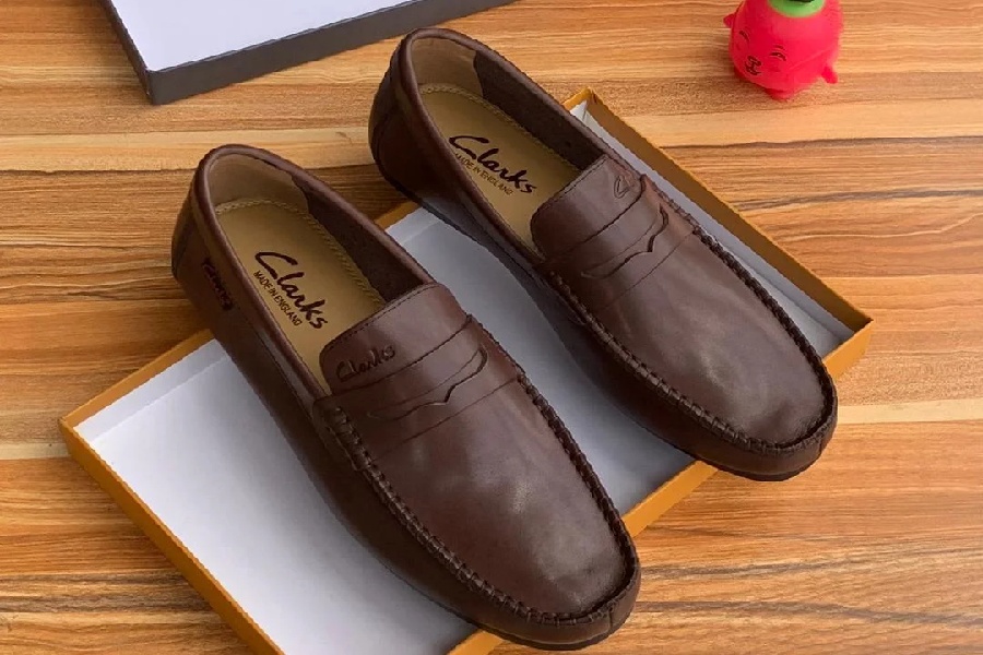 کفش چرمی قهوه ای برند کلارکس